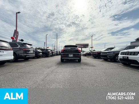 Used 2020 Volvo XC40 T5 Momentum AWD/4WD image 6