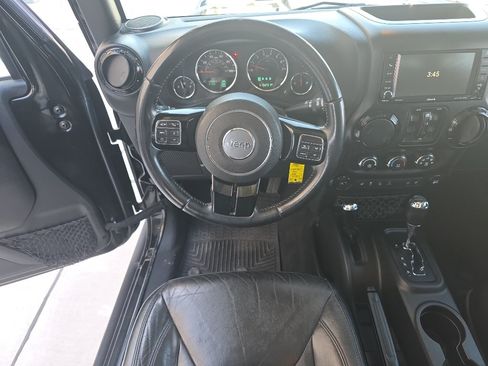 Used 2015 Jeep Wrangler Unlimited Sahara AWD/4WD image 31