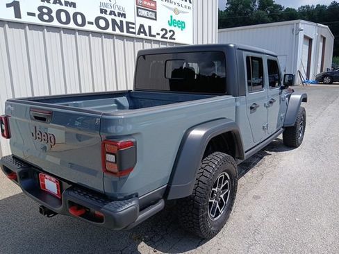 Used 2025 Jeep Gladiator Rubicon AWD/4WD image 3