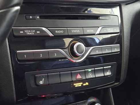 Used 2017 INFINITI QX30 Premium w/ Cargo Package image 21