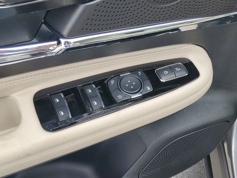 New 2026 Lincoln Corsair Premiere image 10