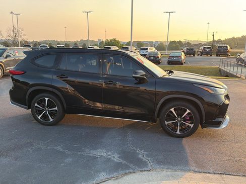 Used 2021 Toyota Highlander XSE FWD image 7