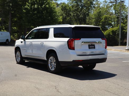 Used 2023 GMC Yukon XL SLT w/ SLT Premium Package AWD/4WD image 7