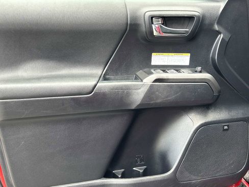 Used 2019 Toyota Tacoma TRD Off-Road AWD/4WD image 11