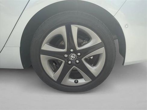 Certified 2021 Toyota Prius XLE image 9