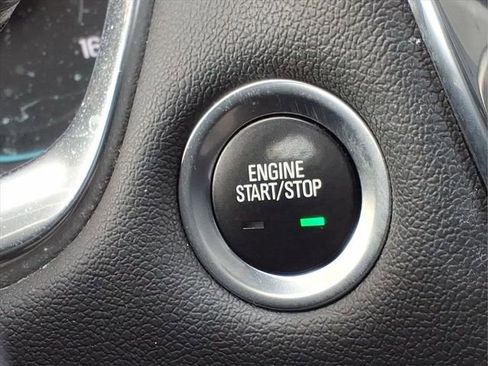 Used 2023 Chevrolet Traverse LT image 23