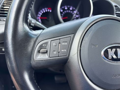 Used 2013 Kia Soul + FWD image 17