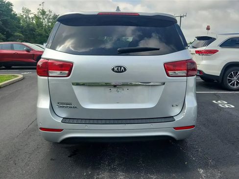 Used 2016 Kia Sedona LX w/ Option Group 020 FWD image 3