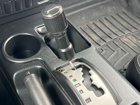 Used 2011 Toyota FJ Cruiser 4WD image 22