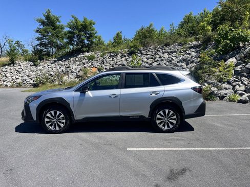 Certified 2025 Subaru Outback Limited AWD/4WD image 4