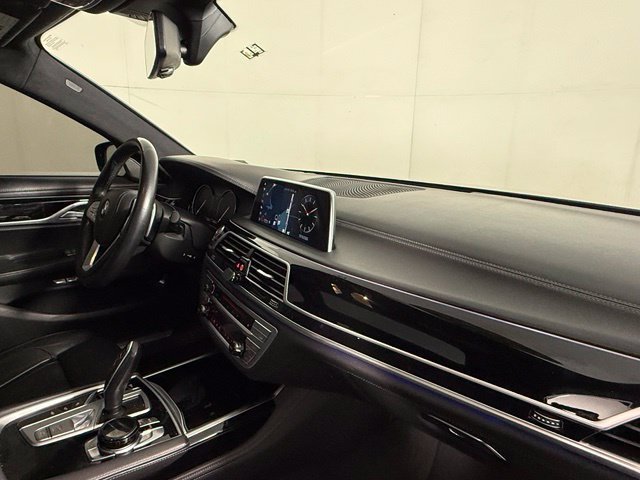 Used 2018 BMW 750i RWD image 26