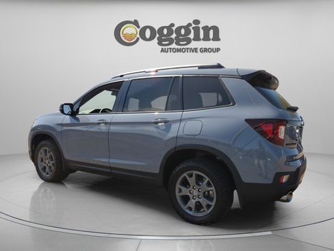 Used 2025 Honda Passport TrailSport image 3