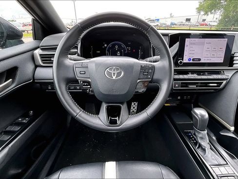 Used 2025 Toyota Camry SE FWD image 5