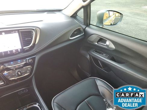 Used 2021 Chrysler Pacifica Limited w/ Premium & Safety Sphere Group image 13