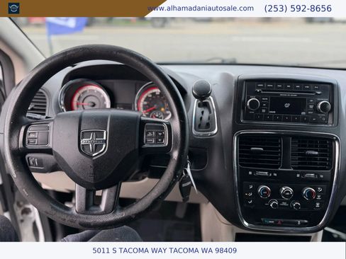 Used 2016 Dodge Grand Caravan SXT image 8