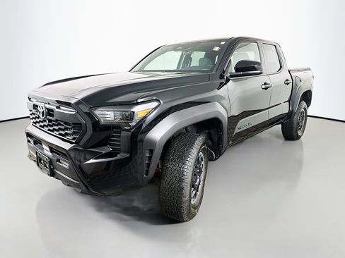 Used 2025 Toyota Tacoma TRD Off-Road image 3
