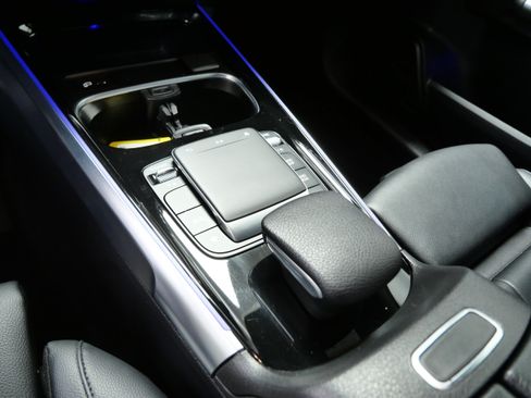 Certified 2021 Mercedes-Benz GLB 250 4MATIC w/ Premium Package image 21
