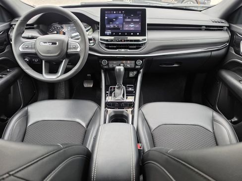 Used 2022 Jeep Compass Latitude FWD image 11