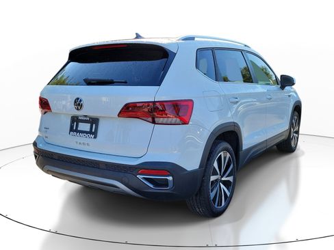 Used 2024 Volkswagen Taos SE FWD image 7