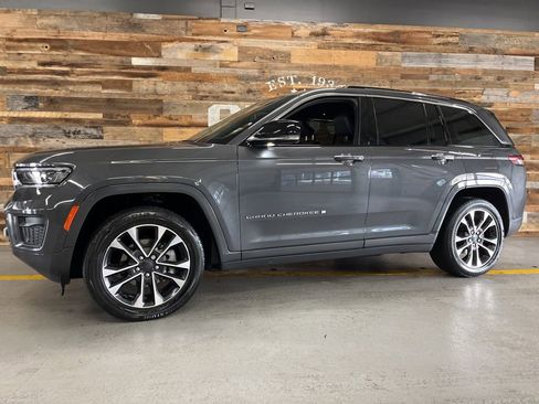 Used 2022 Jeep Grand Cherokee Overland w/ Luxury Tech Group IV image 18