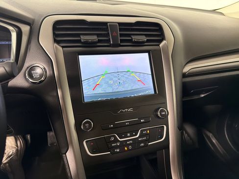 Used 2020 Ford Fusion SE image 16