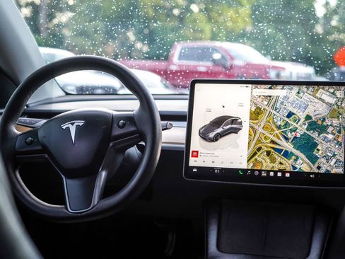 Used 2023 Tesla Model Y Performance AWD/4WD image 11
