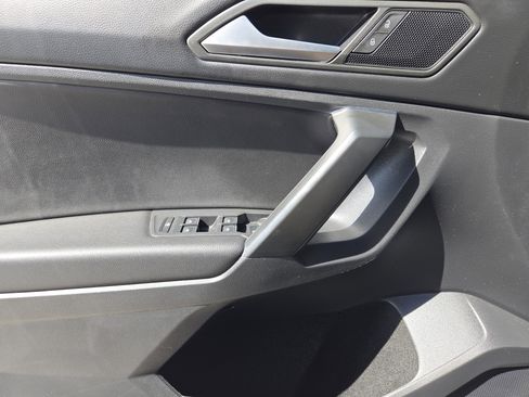 Used 2021 Volkswagen Tiguan SE image 25