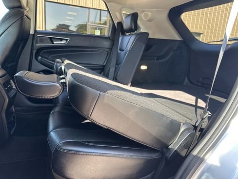 Used 2022 Ford Edge Titanium image 25