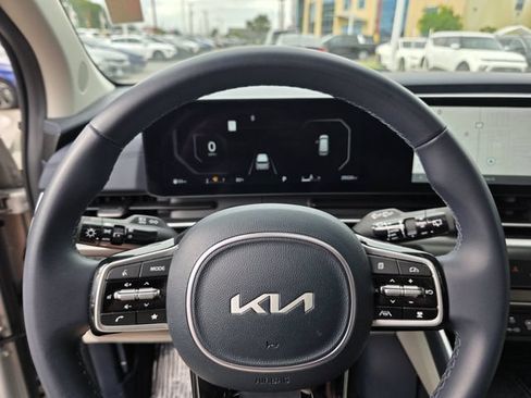 Used 2025 Kia Carnival SX FWD image 39