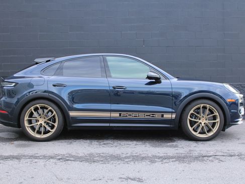 Certified 2024 Porsche Cayenne Turbo GT image 9