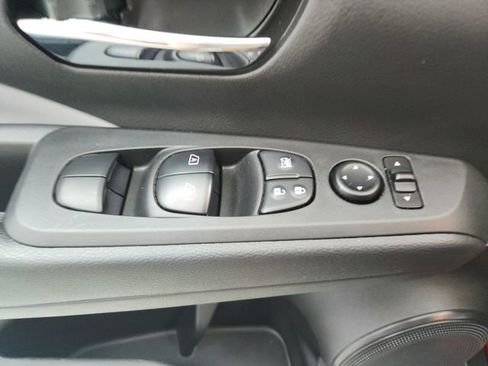 Used 2023 Nissan Kicks SR w/ SR Premium Package FWD image 27