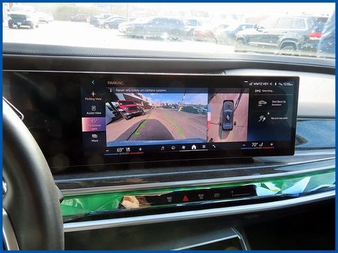 Used 2025 BMW 740i xDrive image 16