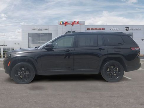 Used 2023 Jeep Grand Cherokee L Laredo image 2