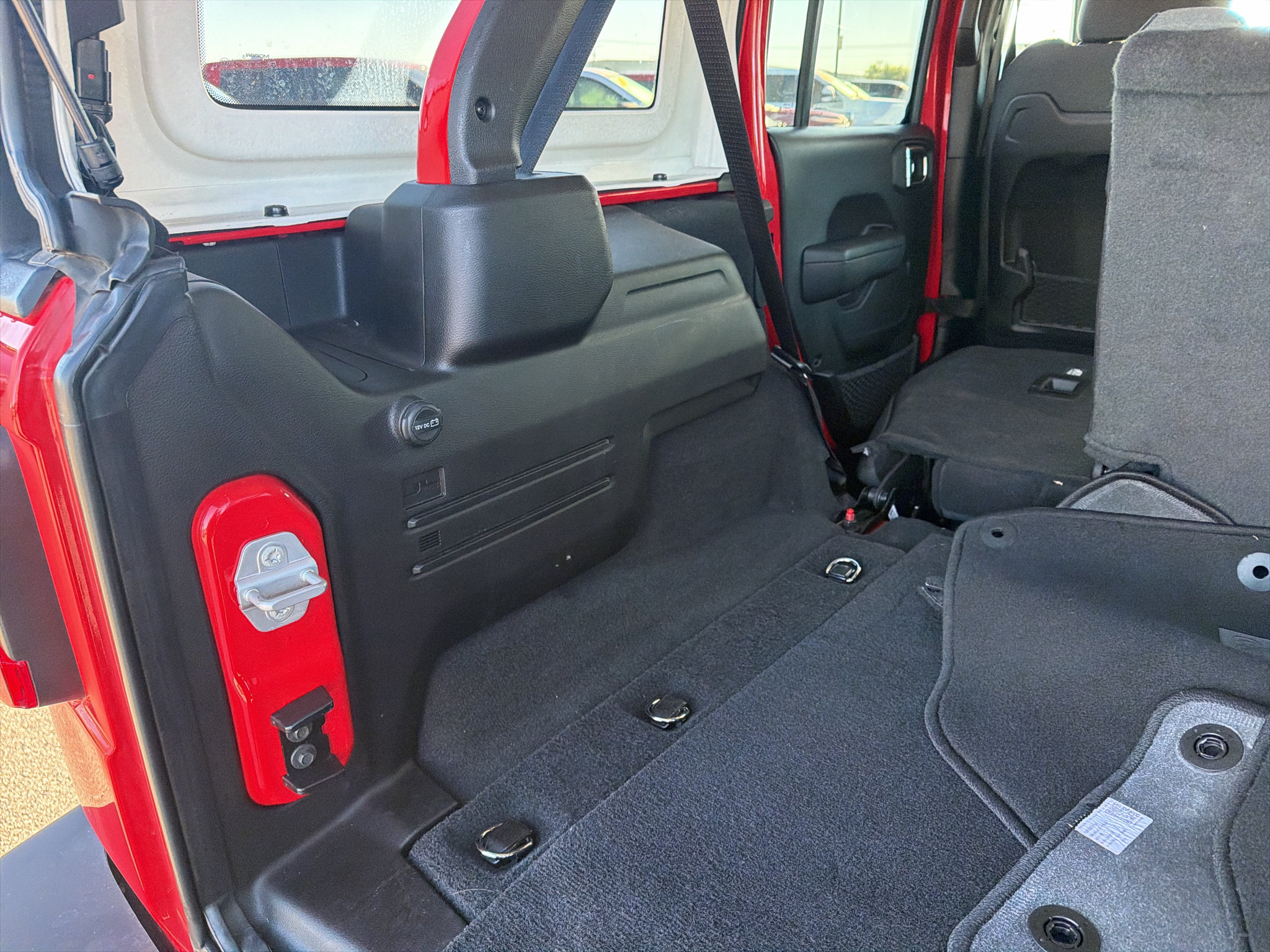 Used 2025 Jeep Wrangler Unlimited Rubicon w/ Convenience Group AWD/4WD image 32