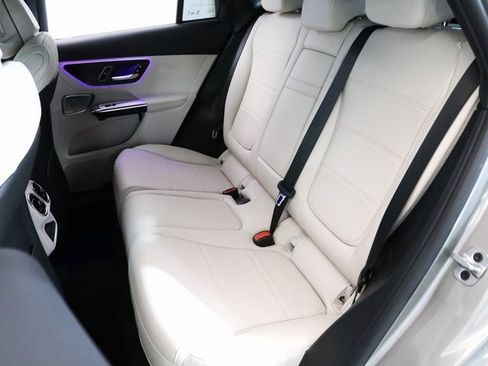 Used 2024 Mercedes-Benz GLC 300 4MATIC image 19