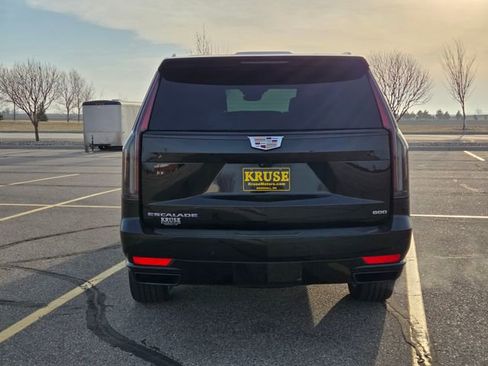 Used 2023 Cadillac Escalade ESV Sport w/ Touring Package image 4