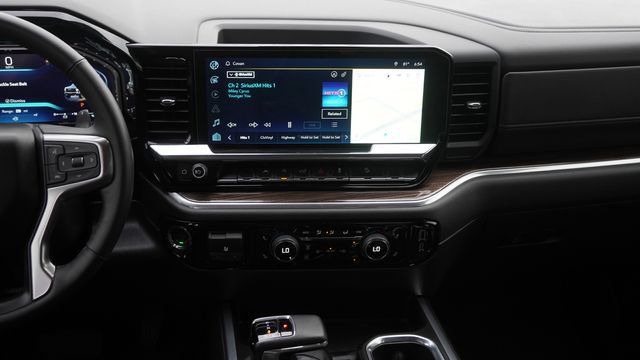 Used 2026 Chevrolet Silverado 1500 LT Trail Boss w/ LPO, Dark Essentials Package AWD/4WD image 15