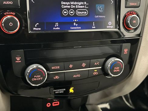 Used 2020 Nissan Rogue Sport SV FWD image 23