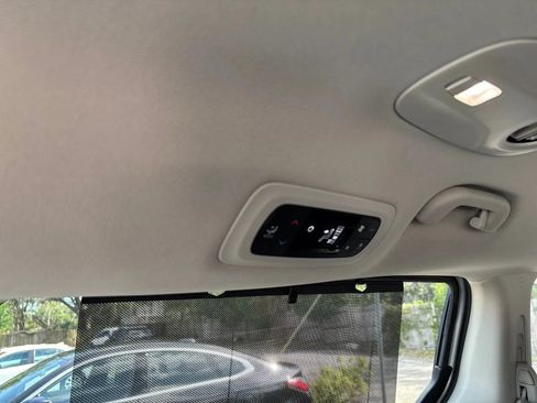 Used 2024 Chrysler Pacifica Touring-L FWD image 25