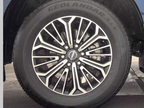 Used 2025 Nissan Armada SL w/ Captain's Chari Seat Package AWD/4WD image 8