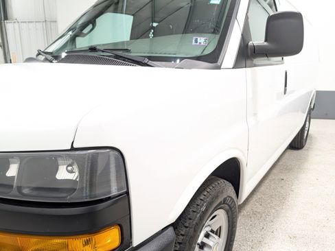 Used 2022 Chevrolet Express 3500 w/ Driver Convenience Package image 6