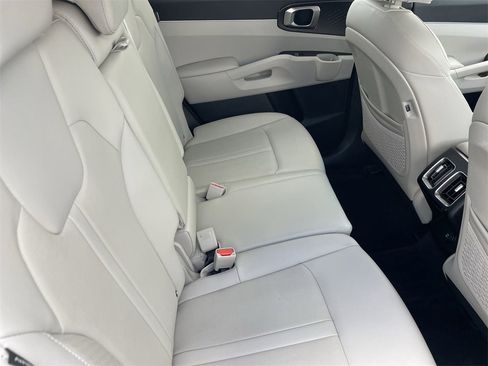 Used 2025 Kia Sorento S w/ Panoramic Sunroof Package image 12