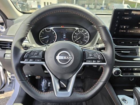 Used 2024 Nissan Altima 2.5 SR w/ SR Premium Package image 21