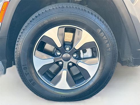 Used 2023 Jeep Grand Cherokee 4WD 4xe image 34