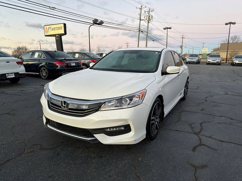 Used 2017 Honda Accord Sport image 8