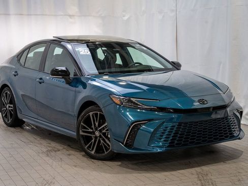 Used 2025 Toyota Camry XSE image 1