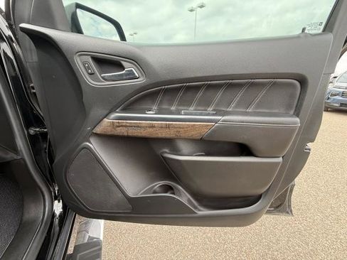 Used 2022 GMC Canyon Denali image 32