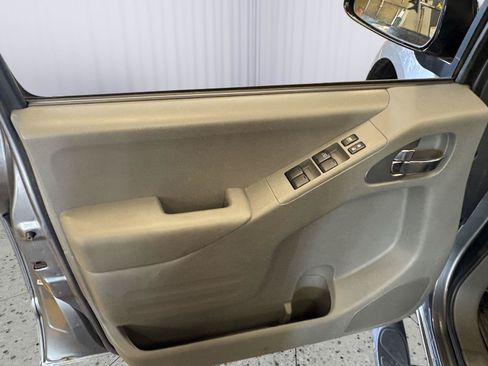 Used 2020 Nissan Frontier SV w/ Midnight Edition Floor Mats AWD/4WD image 21
