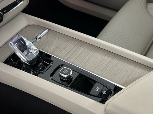 Certified 2023 Volvo XC60 B5 Ultimate w/ Protection Package Premier image 22