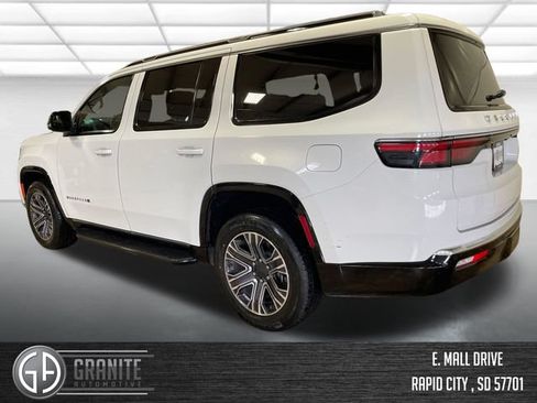Used 2024 Jeep Wagoneer Series II AWD/4WD image 4